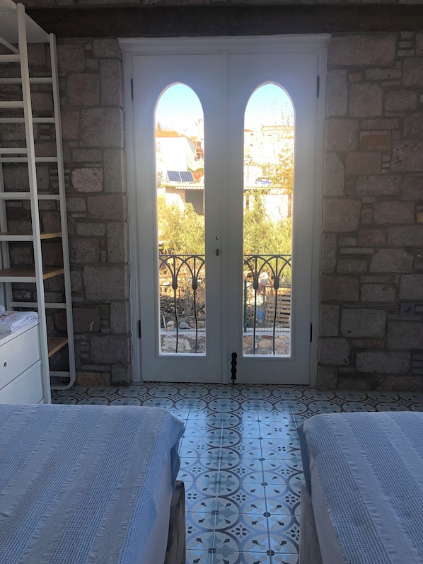 Huone, näköala puutarhaan | Työpöytä, ilmainen Wi-Fi