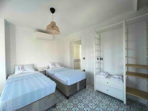 Huone, näköala puutarhaan | Työpöytä, ilmainen Wi-Fi