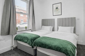 4 soverom, strykejern/-brett, wi-fi og sengetøy