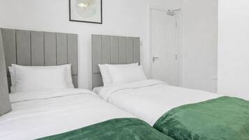 4 bedrooms, iron/ironing board, WiFi, bed sheets