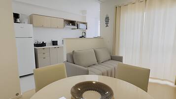 Apartamento | Área de estar | TV de tela plana