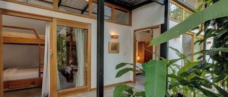 6 bedrooms, desk, travel crib, WiFi