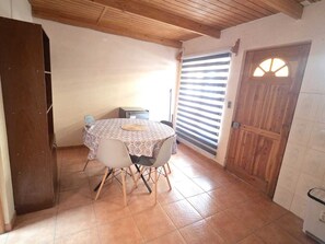 Cabaña, vista al patio | Restaurantes