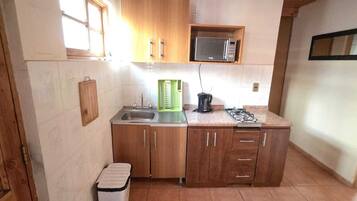 Cabin, Courtyard View | Private kitchen