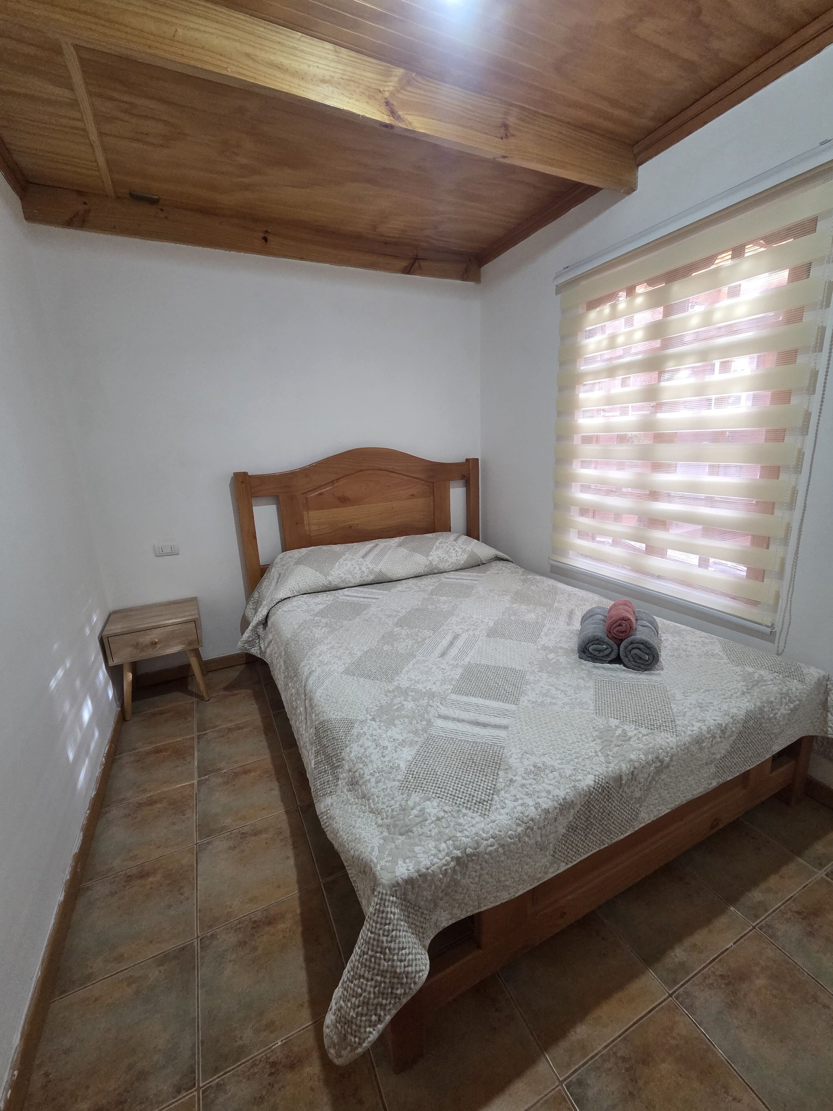 Cabaña, vista al patio | Espacio para trabajar con laptop y wifi gratis 