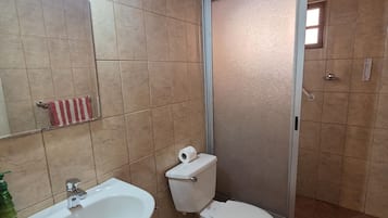 Triple Room, Courtyard View | Bathroom