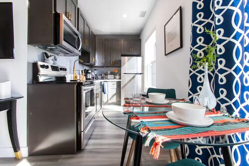 Steps to Restaurants – Patio, A/C & Wi-Fi