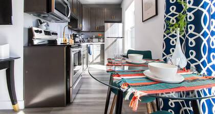 Steps to Restaurants – Patio, A/C & Wi-Fi