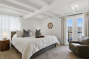 2 bedrooms, iron/ironing board, Internet, bed sheets - Hot Tub + Lake Views + Fire Pit - Private Retreat (Osage Beach)