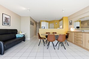 Dining - Duinroos I 29/0302 + G8 / (Sint Idesbald)