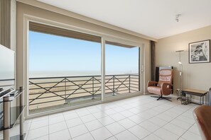 Interior - Duinroos I 29/0302 + G8 / (Sint Idesbald)