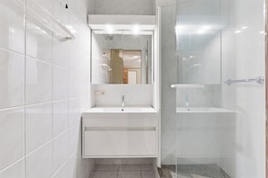 Shower - Duinroos I 29/0302 + G8 / (Sint Idesbald)