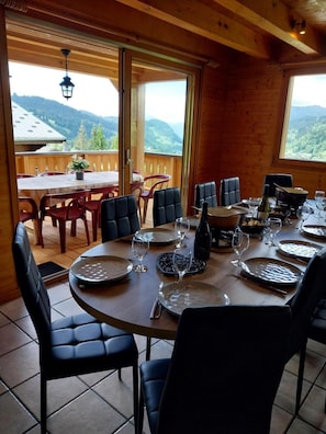 Dining - Chalet, wifi, balcony, fireplace or stove, parking, tv, 124m², Les Gets (Les Gets)