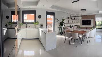 Tủ lạnh, lò vi sóng, lò nướng, bếp nấu