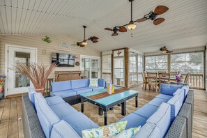 Interior - Walk to Beach & Parks! Coastal Haven in Oak Island (Oak Island)
