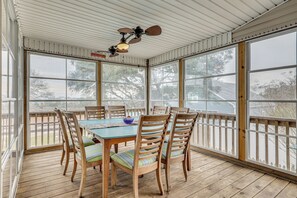 Dining - Walk to Beach & Parks! Coastal Haven in Oak Island (Oak Island)
