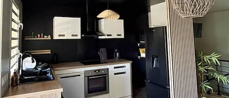 Microondas, horno, parrilla de estufa y lavavajillas