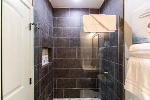 Hair dryer, soap - Spacious Studio – Balcony, Desk, A/C & Kitchen (San Diego)