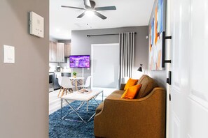 Living area - Spacious Studio – Balcony, Desk, A/C & Kitchen (San Diego)