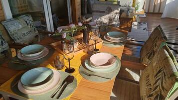 Mobile Home (Two Bedroom Mobile Home with Terrace) | Dining room