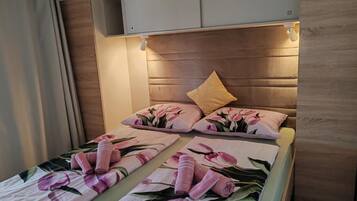 Mobile Home (Two Bedroom Mobile Home with Terrace) | 2 bedrooms, cribs/infant beds