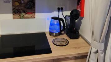 Mobile Home (Two Bedroom Mobile Home with Terrace) | Private kitchen | Fridge