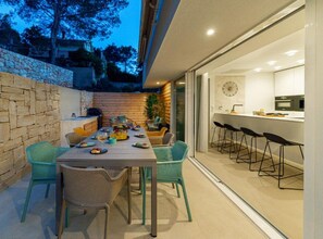 Villa (FourBedroom Villa with Pool) | Dining room - Villa La Bella Vista (Jelsa)