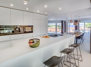 วิลล่า (FourBedroom Villa with Pool) | ครัวส่วนตัว