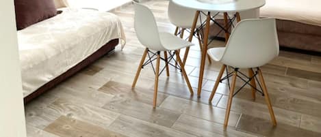 Studio (Studio apartment 4) | Dining room