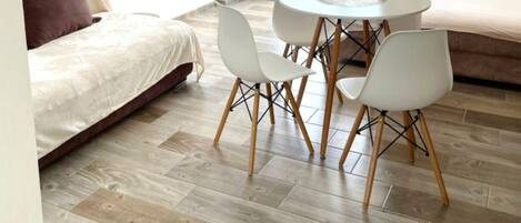Studio (Studio apartment 6 (Mali)) | Dining room