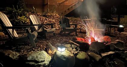 Riverfront Escape: Fire Pit, private hot tub, river fun, sleeps 6