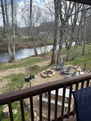 Property grounds - Riverfront Escape: Fire Pit, private hot tub, river fun, sleeps 6 (Newland)