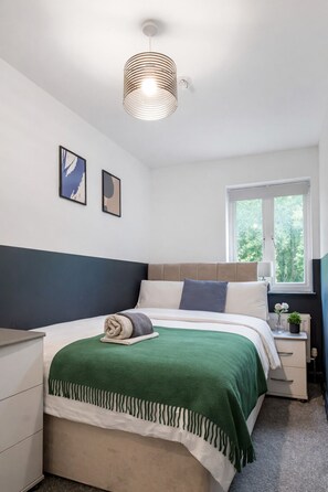 4 makuuhuonetta, silitysrauta/-lauta, Wi-Fi, vuodevaatteet