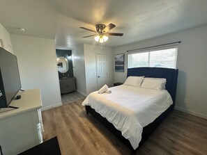 Iron/ironing board, WiFi, bed sheets - New Modern Retreat in Richardson (Richardson)