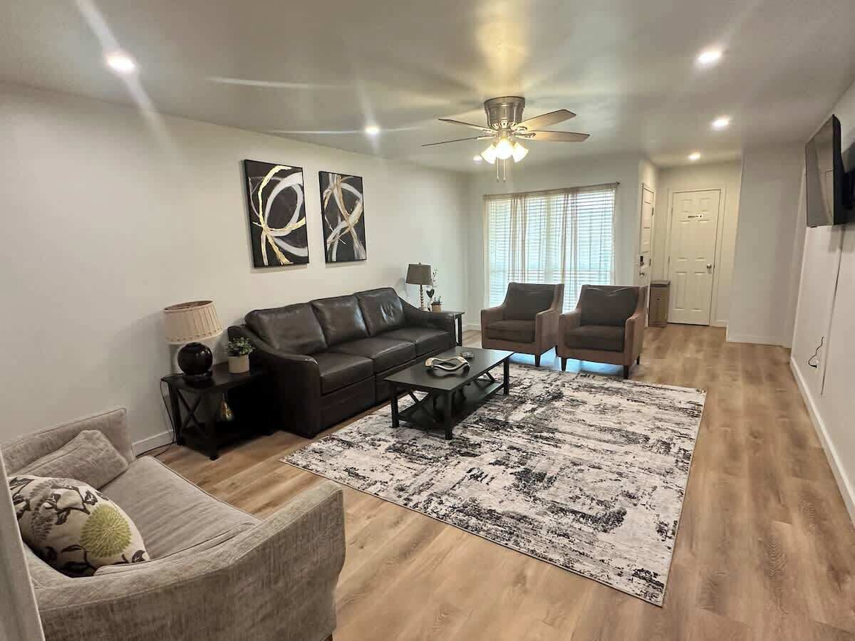 TV, fireplace, offices