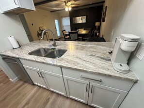 Private kitchen - New Modern Retreat in Richardson (Richardson)