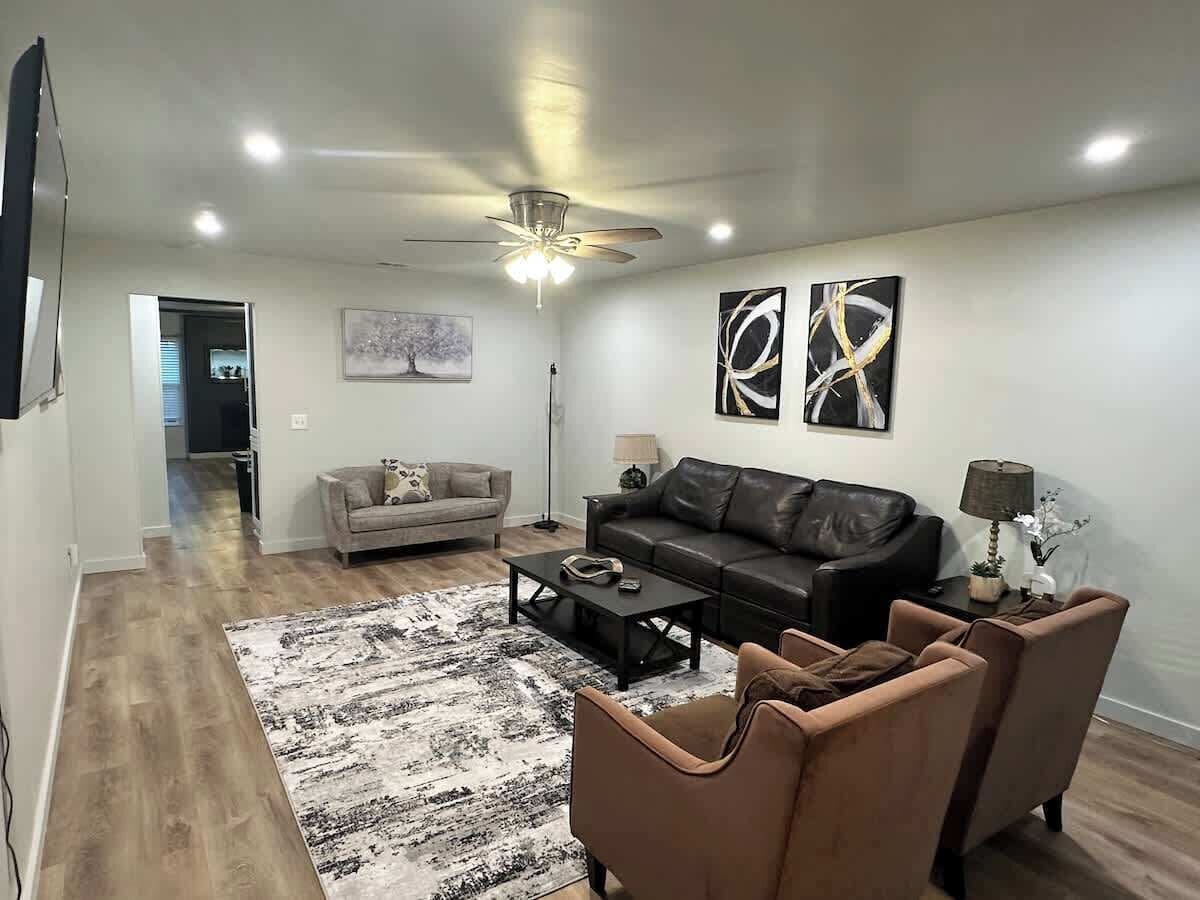 TV, fireplace, offices