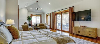 'Post Oak Estate' Pool, Spa & Rec Barn on 16 Acres