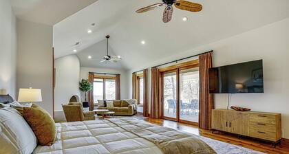 'Post Oak Estate' Pool, Spa & Rec Barn on 16 Acres