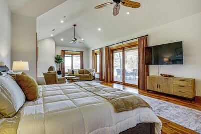 'Post Oak Estate' w/ Pool & Spa on 16 Acres