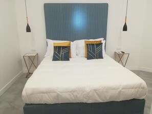 Unclassified image, 2 of 25, button - B-Montedidio (Napoli)