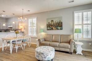 TV - Myrtle Beach Condo w/ Pool & Golf Access (Myrtle Beach)
