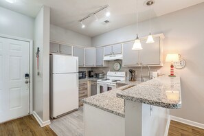 Fridge, microwave, dishwasher, coffee/tea maker - Myrtle Beach Condo w/ Pool & Golf Access (Myrtle Beach)