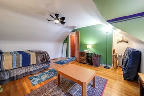 1 bedroom, desk, iron/ironing board, Internet - 3 Mi to UD & Kettering Health! Suburban Stay (Dayton)