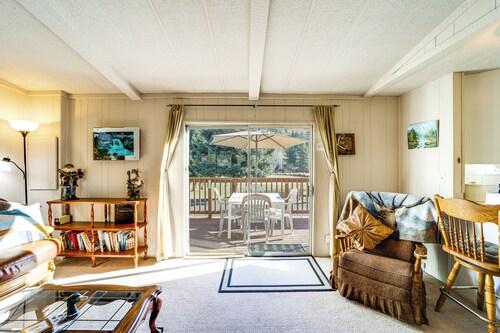 Cozy Waterfront Home w/ Mtn View Near Leavenworth
