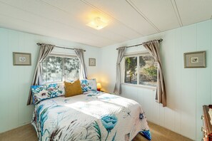 3 bedrooms, internet, bed sheets - Cozy Waterfront Home w/ Mtn View Near Leavenworth (Peshastin)