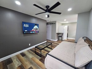 2 habitaciones, tabla de planchar con plancha, wifi y ropa de cama 
