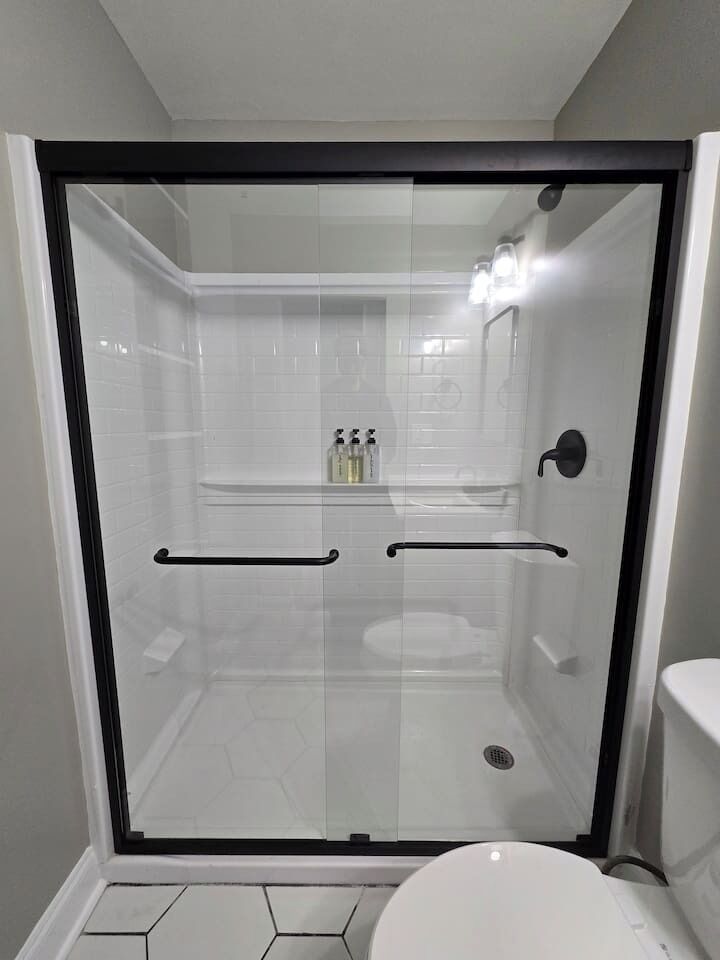 Dusche, Haartrockner, Handtücher