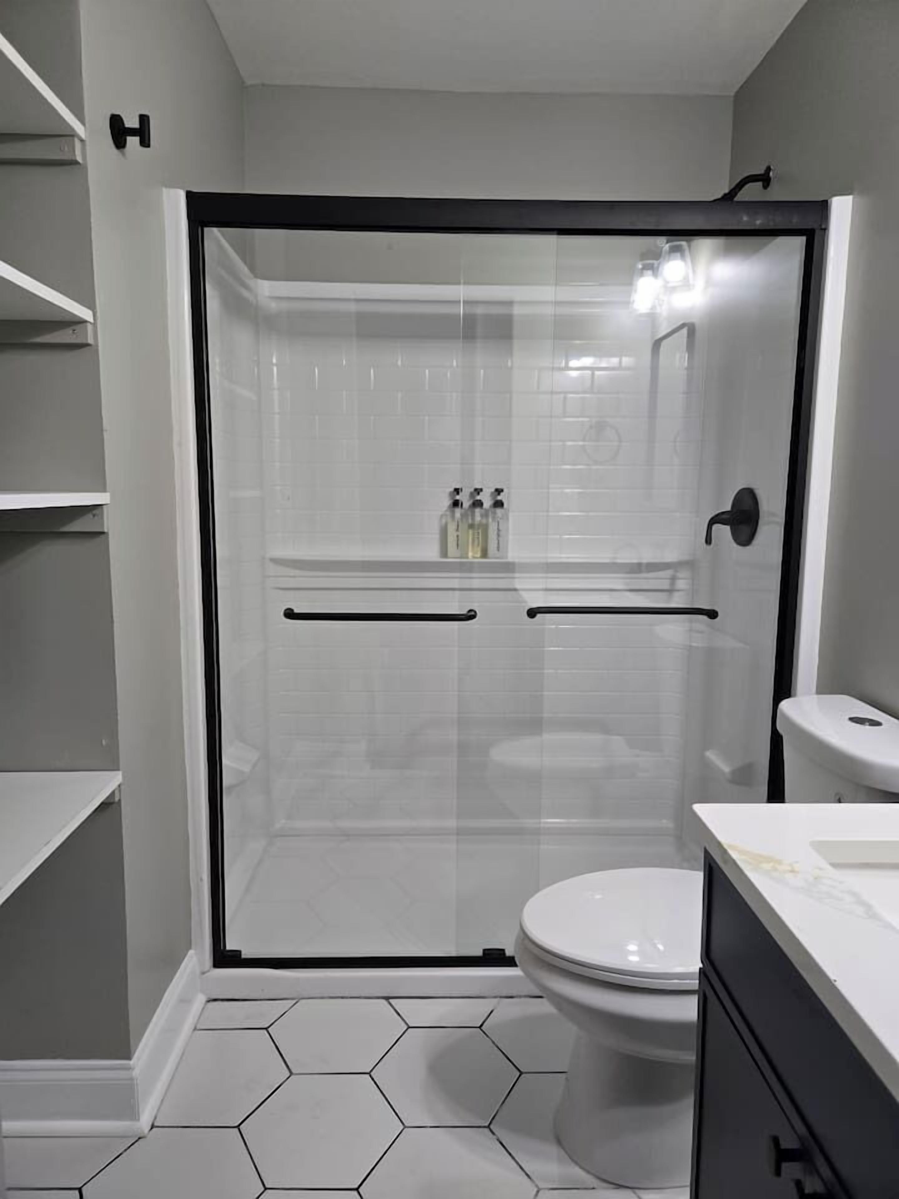 Shower, hair dryer, towels