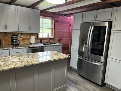 Spacious 4-bedroom house in brilliant Maysville with AC